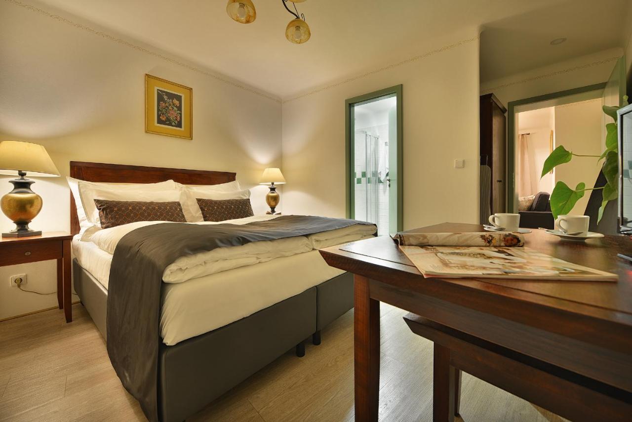 Nobles Apartamento *